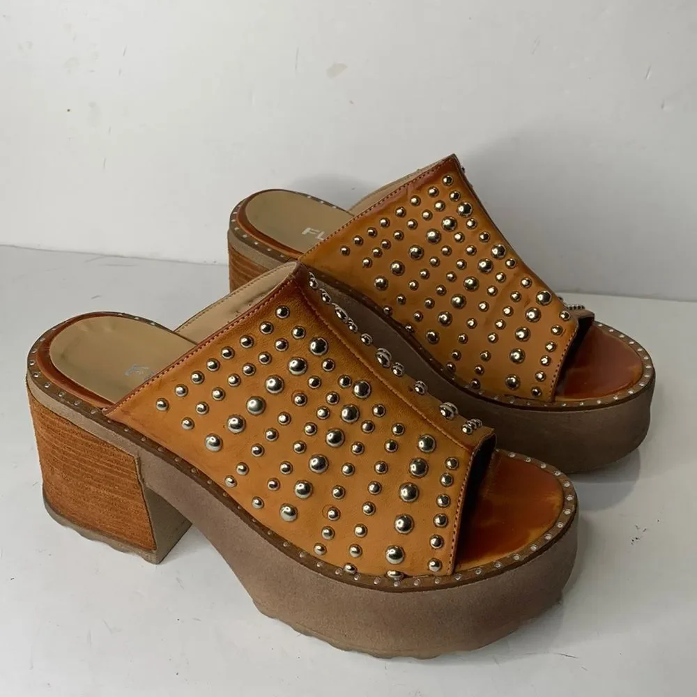 Fluxa saddle studded leather platform sandals